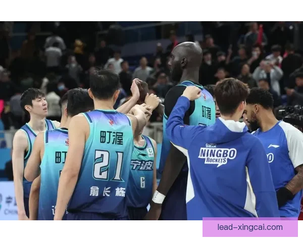 火箭队新赛季阵容调整引发球迷热议与媒体关注